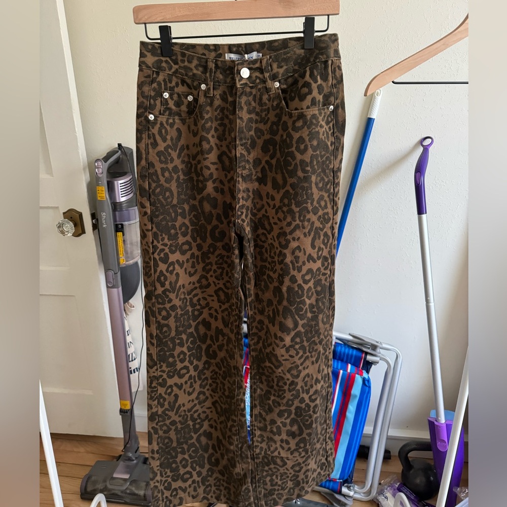 New with tags Alferic Eden leopard jeans high rise